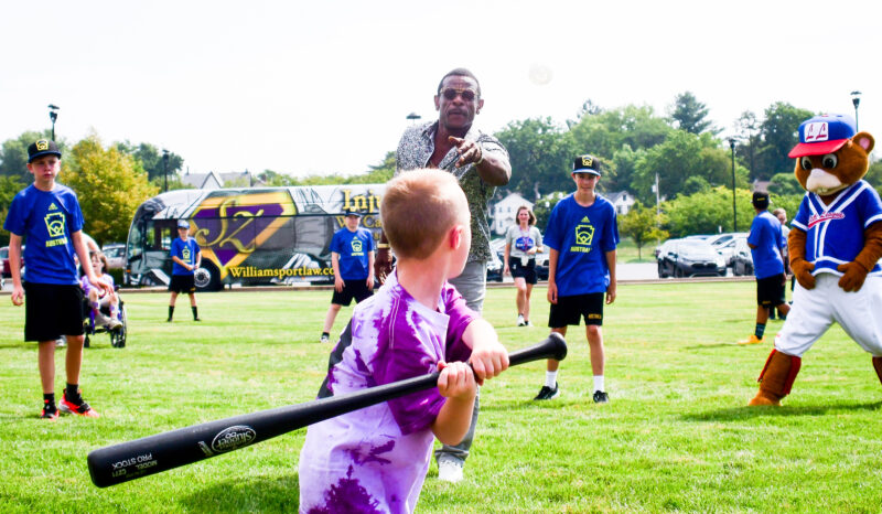llws-community-players-gather-for-a-game-of-wiffle-ball-news-sports